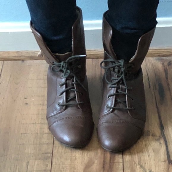 Brown lace up boots - Picture 2 of 7